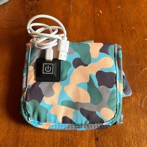 Baby Bottle warmer, heats up bottles when you’re out and about, good for travel